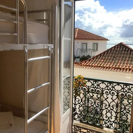 Alfama Patio Апартаменты Лиссабон