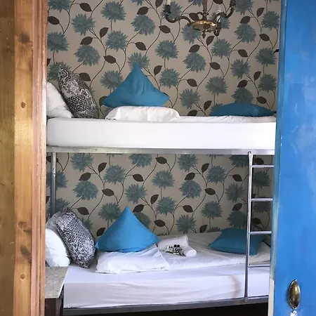 Alfama Patio Лиссабон