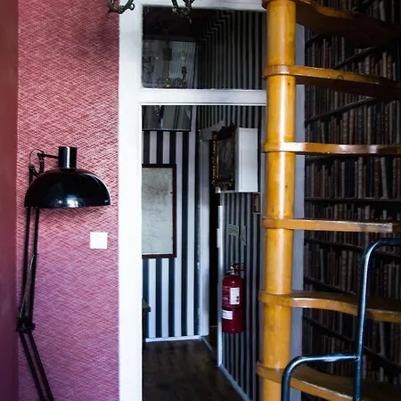 Alfama Patio Лиссабон